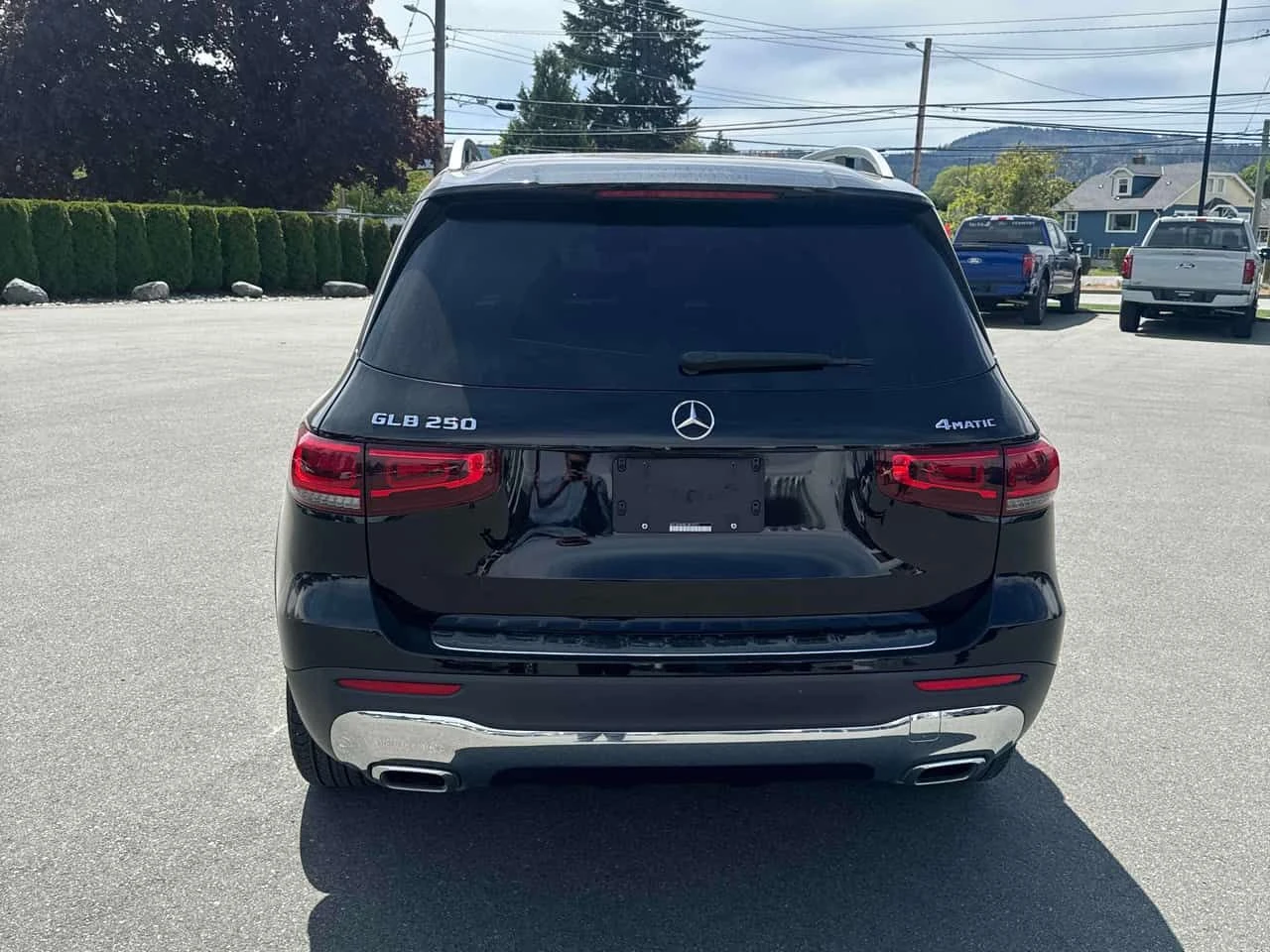 Mercedes-Benz GLB 250 4MATIC* DISTRONIC* ПОДГРЕВ* ПАНОРАМА* , снимка 4 - Автомобили и джипове - 54563642