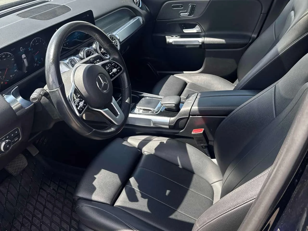 Mercedes-Benz GLB 250 4MATIC* DISTRONIC* ПОДГРЕВ* ПАНОРАМА* , снимка 16 - Автомобили и джипове - 54563642