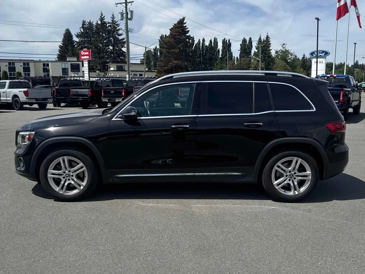 Mercedes-Benz GLB 250 4MATIC* DISTRONIC* ПОДГРЕВ* ПАНОРАМА* , снимка 2 - Автомобили и джипове - 54563642