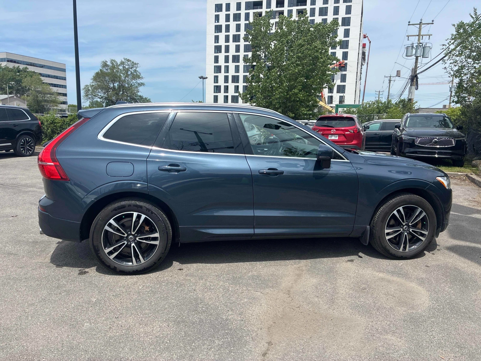 Volvo XC60 T6 Momentum AWD/Keyless/Lane Assist/B&W, снимка 4 - Автомобили и джипове - 54788466