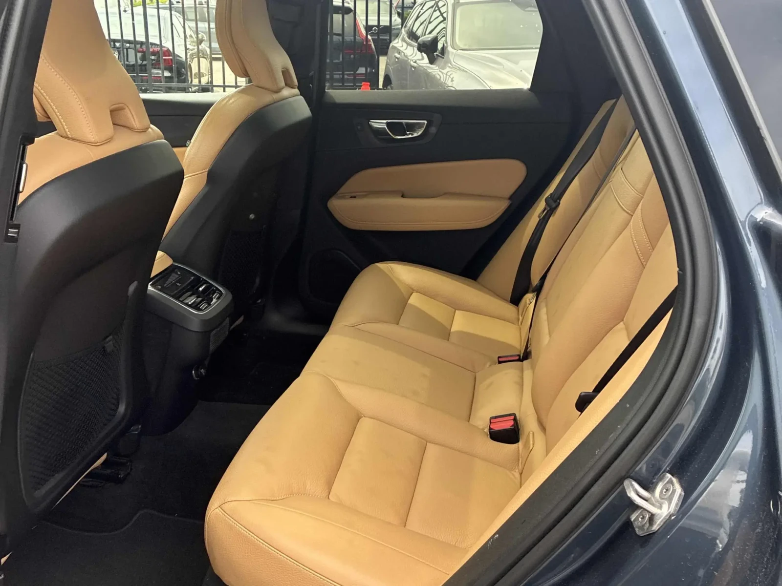 Volvo XC60 T6 Momentum AWD/Keyless/Lane Assist/B&W, снимка 12 - Автомобили и джипове - 54788466