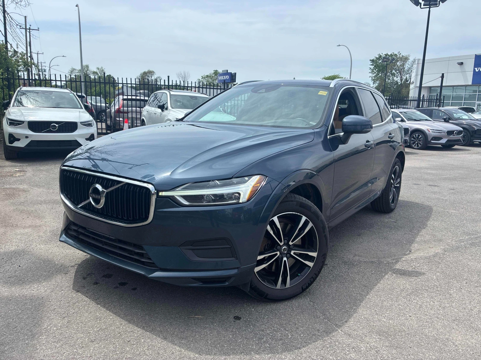 Volvo XC60 T6 Momentum AWD/Keyless/Lane Assist/B&W