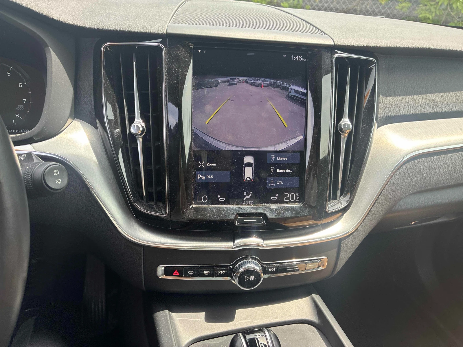 Volvo XC60 T6 Momentum AWD/Keyless/Lane Assist/B&W, снимка 11 - Автомобили и джипове - 54788466