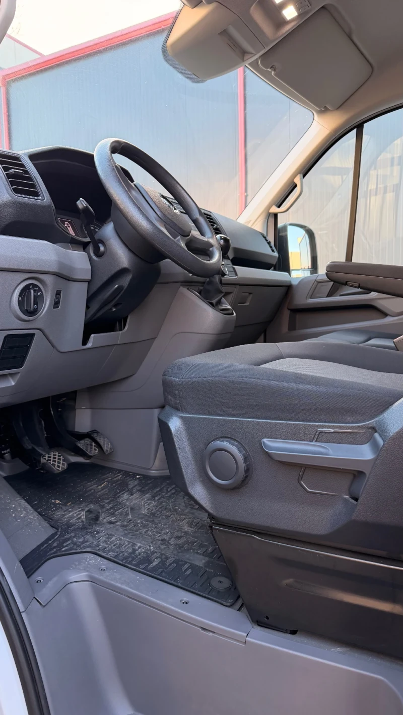 VW Crafter, снимка 11 - Бусове и автобуси - 52423761