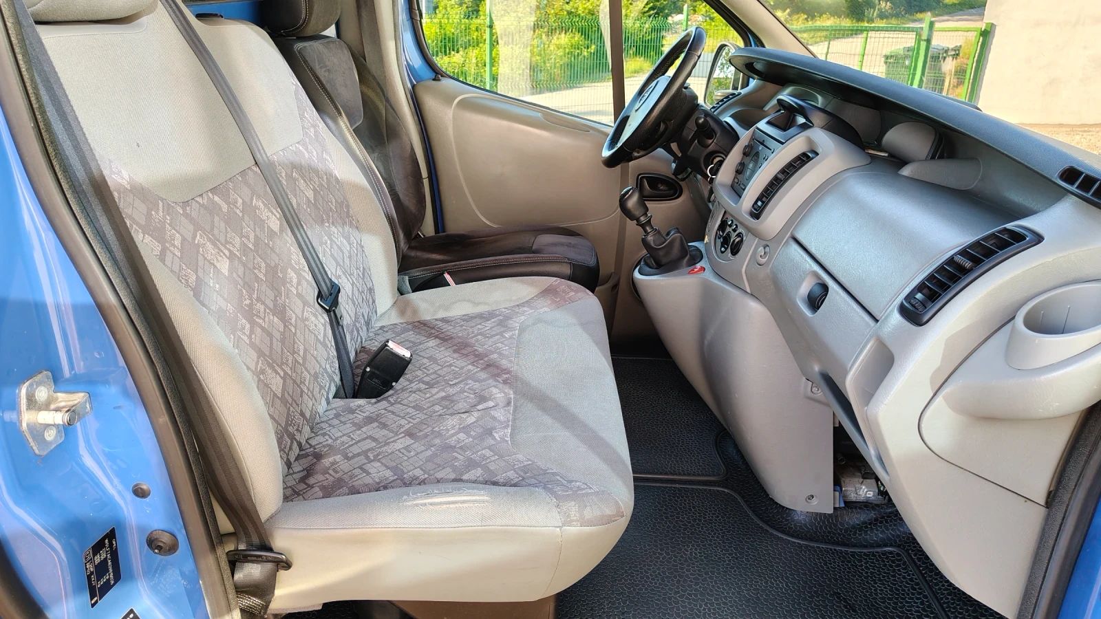 Opel Vivaro 1.9 TDCI 101кс., снимка 8 - Бусове и автобуси - 54942050