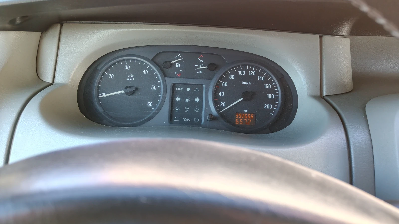 Opel Vivaro 1.9 TDCI 101кс., снимка 13 - Бусове и автобуси - 54942050