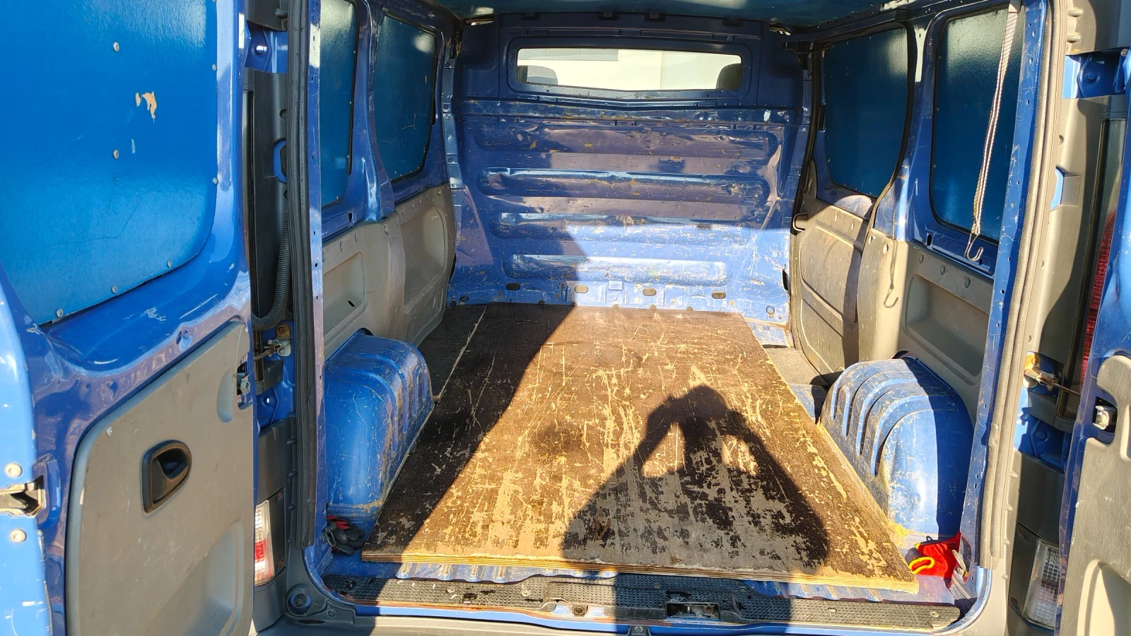 Opel Vivaro 1.9 TDCI 101кс., снимка 9 - Бусове и автобуси - 54942050