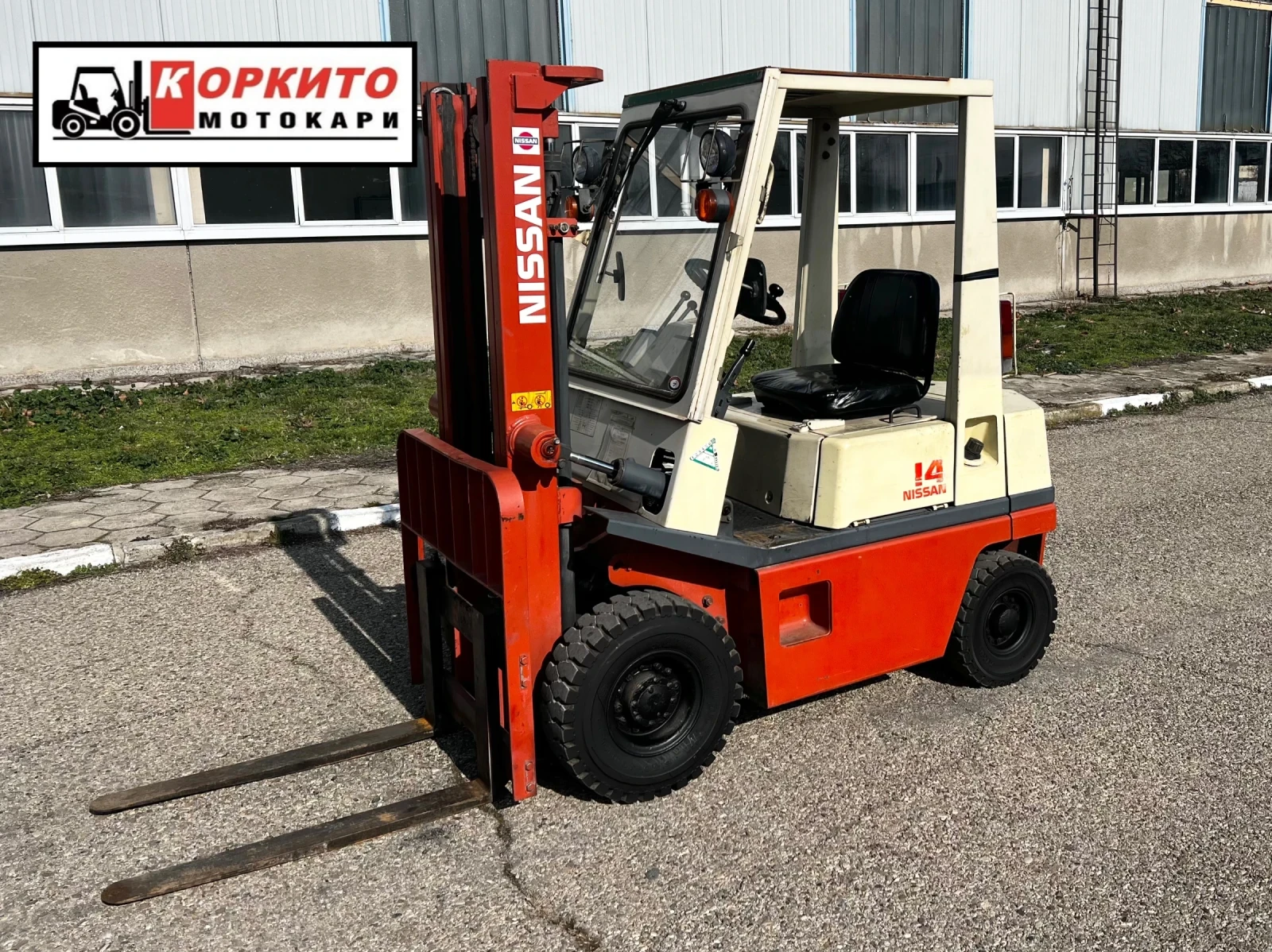 Мотокар Nissan Безплатен Транспорт / Челно Стъкло, снимка 1