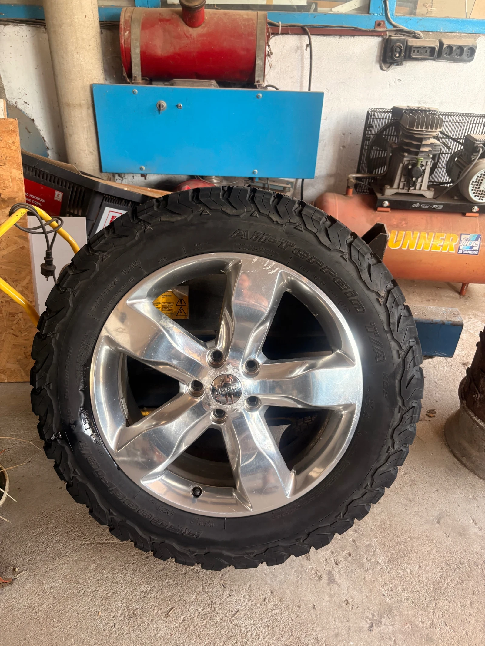 Джанти с гуми и Фланци за Jeep/Dodge 5x127