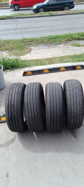 Гуми Летни 215/65R17, снимка 2 - Гуми и джанти - 47219415