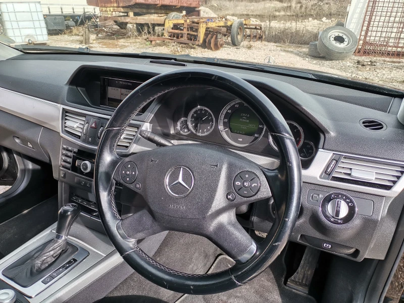 Mercedes-Benz E 220, снимка 6 - Автомобили и джипове - 46959835