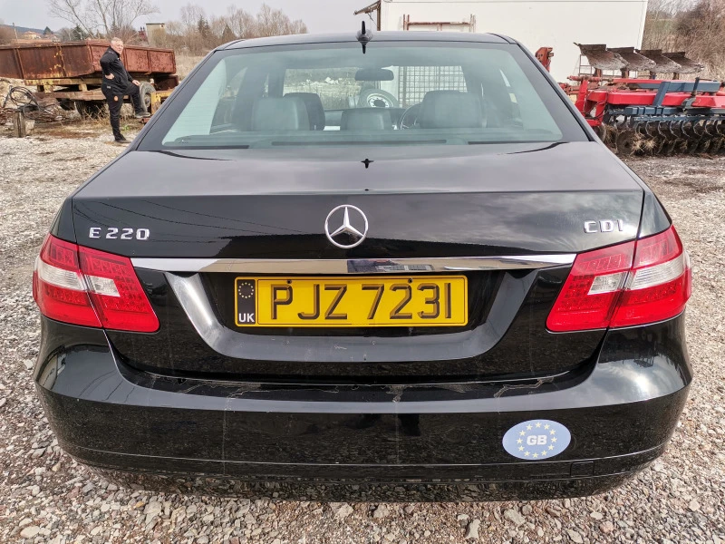 Mercedes-Benz E 220, снимка 4 - Автомобили и джипове - 46959835