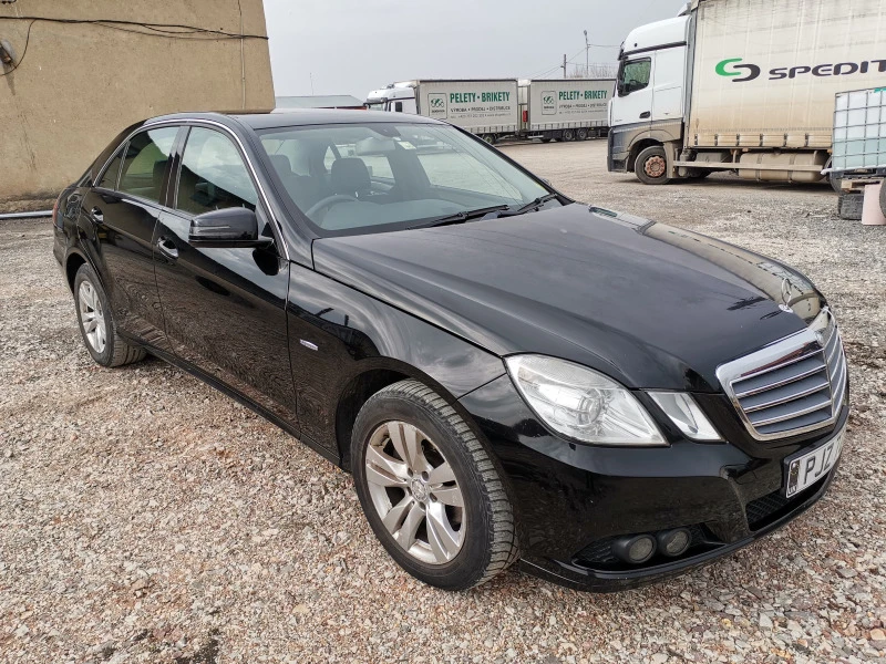 Mercedes-Benz E 220, снимка 1 - Автомобили и джипове - 46959835