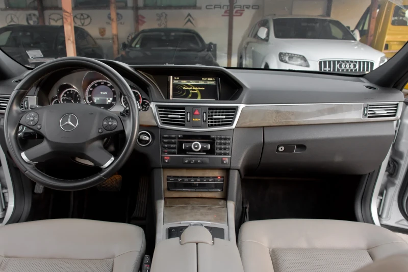 Mercedes-Benz E 350 AMG/7G/PANO/FULL, снимка 10 - Автомобили и джипове - 48026445