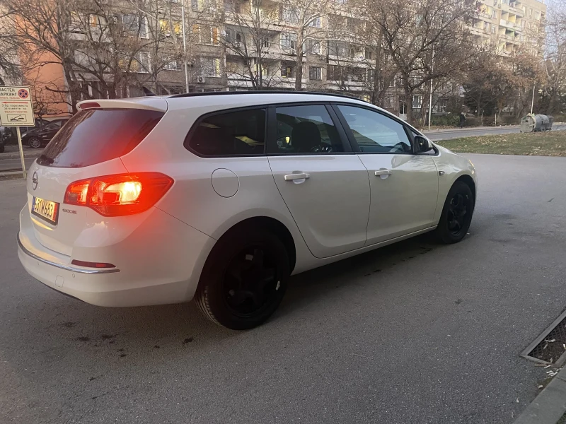 Opel Astra 2.0 CDTI , снимка 5 - Автомобили и джипове - 52303048