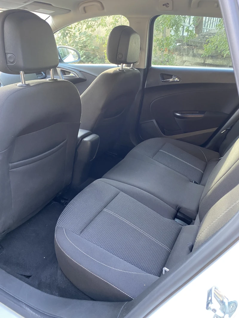 Opel Astra 2.0 CDTI , снимка 8 - Автомобили и джипове - 52303048