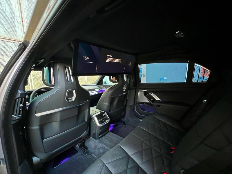 BMW 740 d/xDrive/M-SPORT/THEATRE SCREEN/B&W/ICONIC GLOW/  , снимка 12 - Автомобили и джипове - 52615380