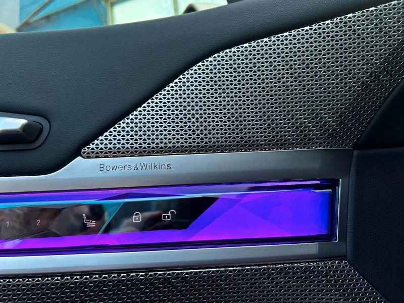BMW 740 d/xDrive/M-SPORT/THEATRE SCREEN/B&W/ICONIC GLOW/  , снимка 5 - Автомобили и джипове - 52615380