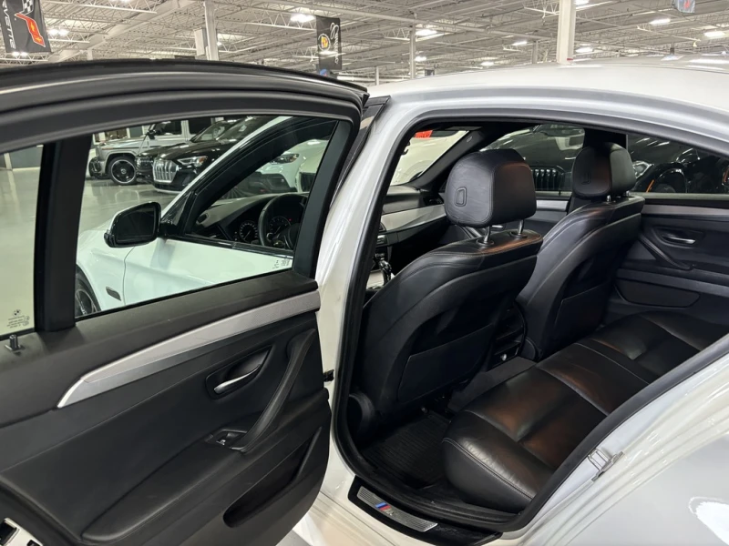 BMW 528 xDrive* M pack* PANO* Кожа* Подгрев* Камера* Premi, снимка 14 - Автомобили и джипове - 52788484