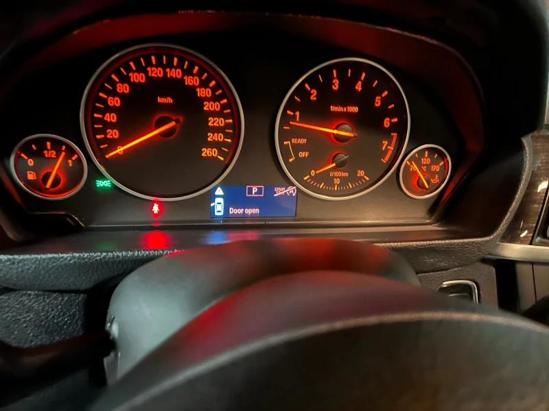 BMW 320, снимка 10 - Автомобили и джипове - 52992050