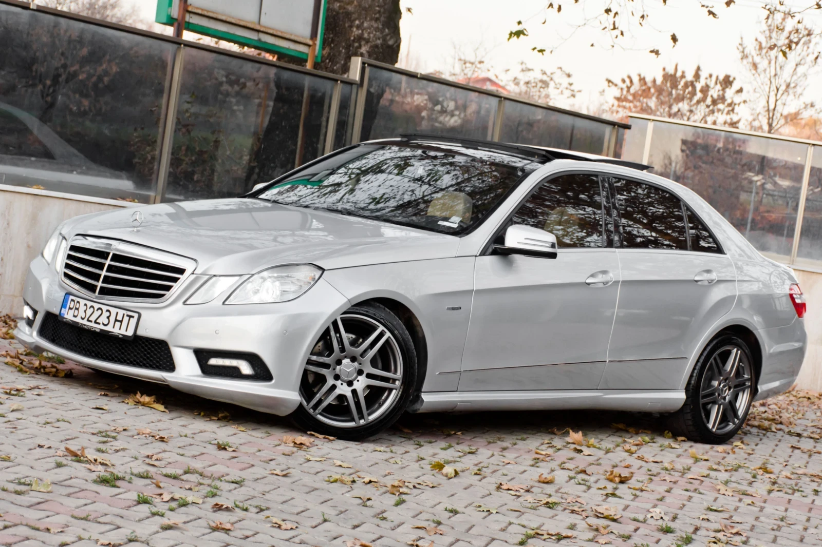 Mercedes-Benz E 350 AMG/7G/PANO/FULL - изображение 3