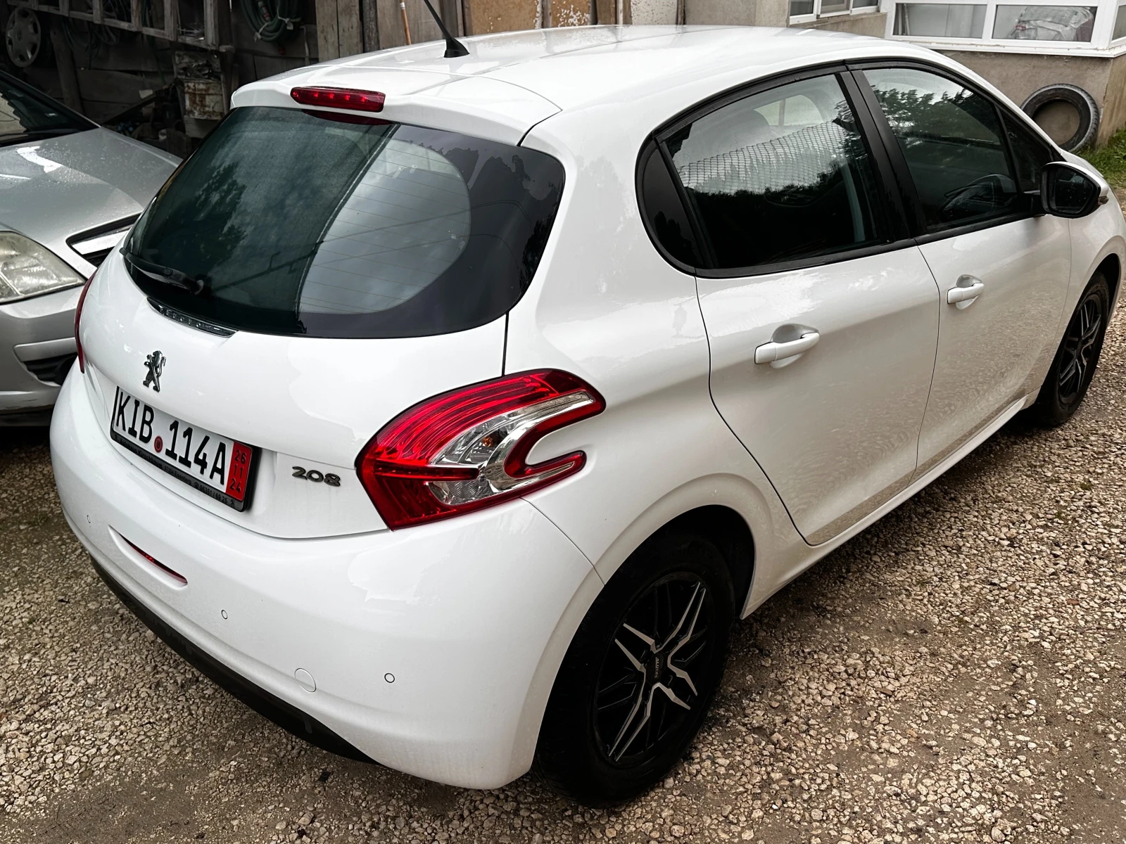 Peugeot 208  - изображение 4