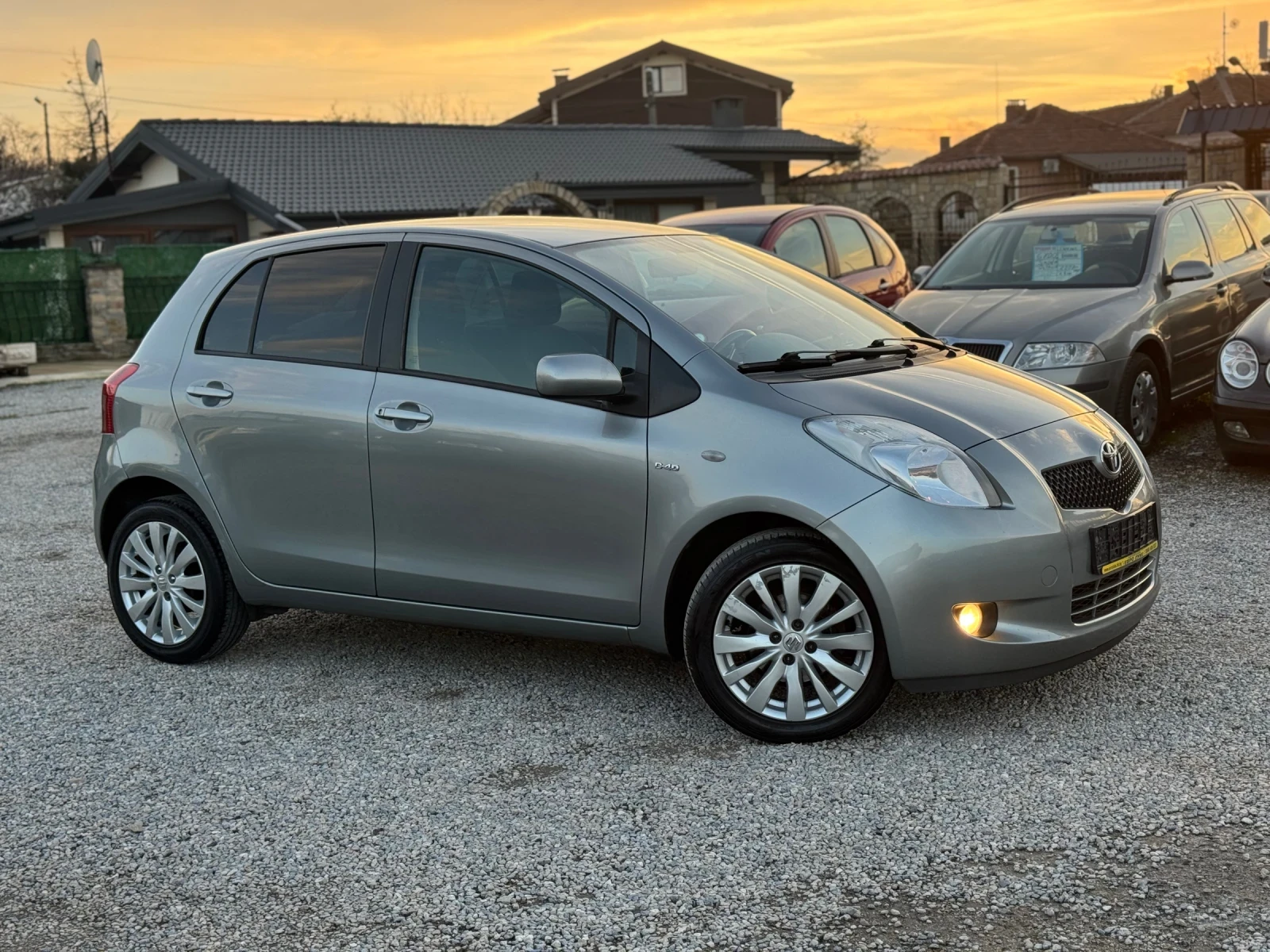 Toyota Yaris 1.4D-4D 90кс КЛИМАТИК  - изображение 7
