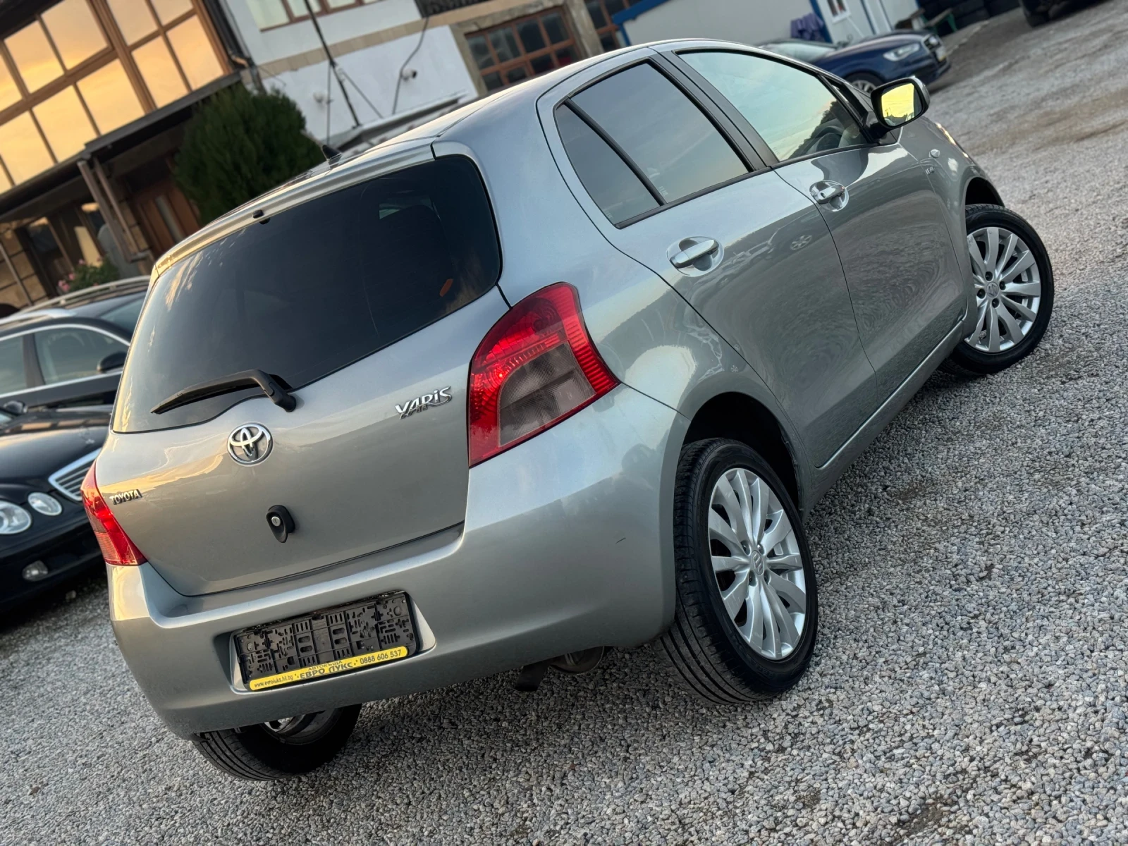 Toyota Yaris 1.4D-4D 90кс КЛИМАТИК  - изображение 6