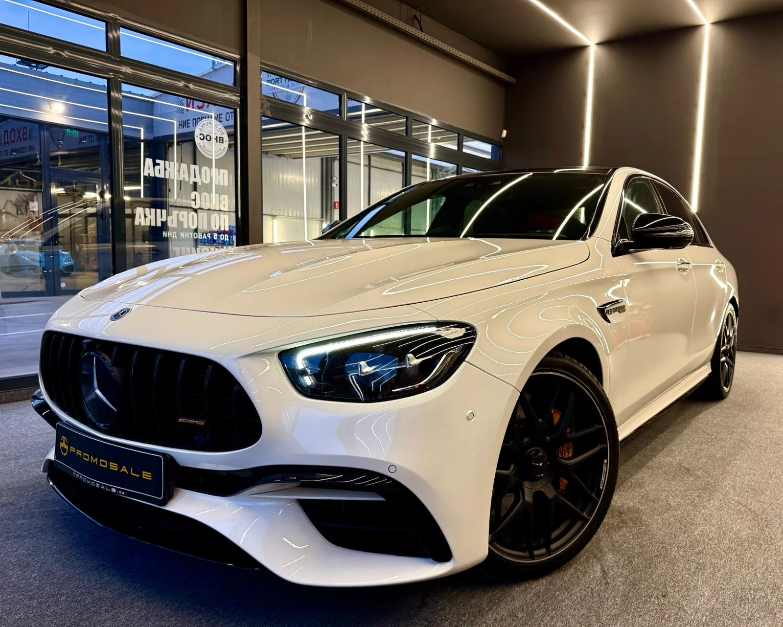 Mercedes-Benz E 63 AMG S* 4Matic* Burm* Панорама* Лизинг - изображение 3