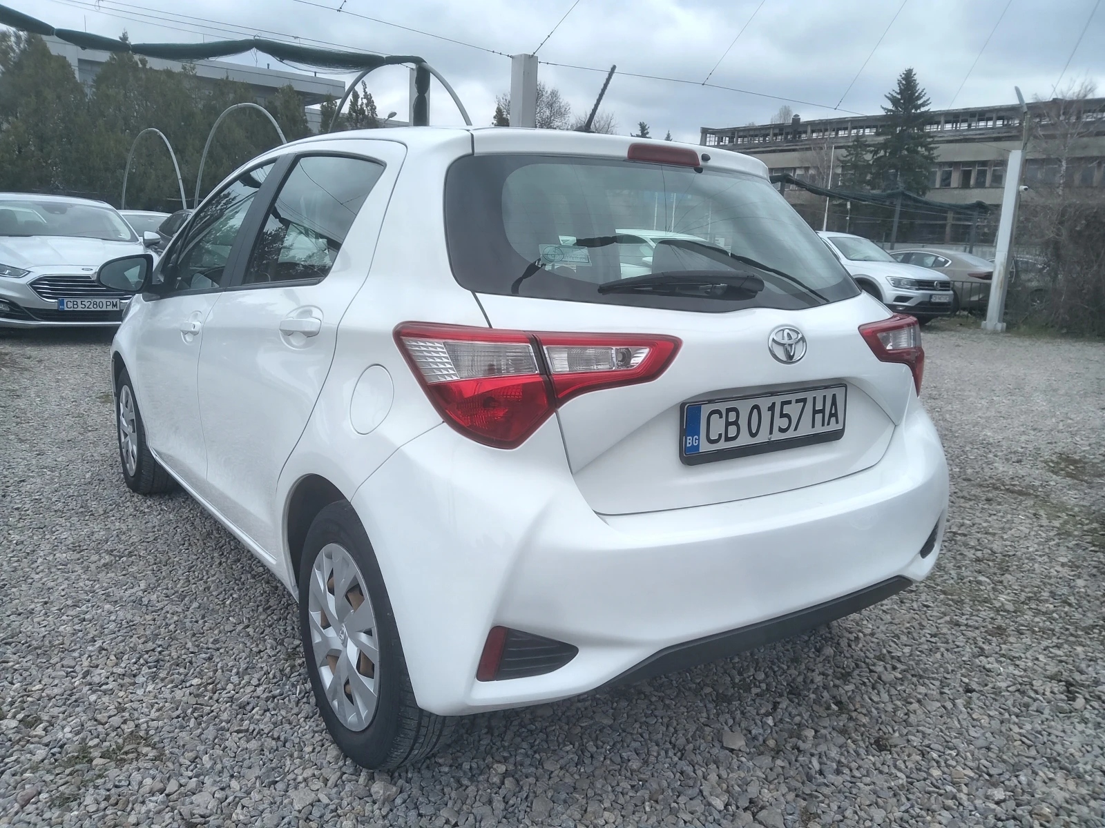 Toyota Yaris 1.5i 4ц., снимка 4 - Автомобили и джипове - 53948636