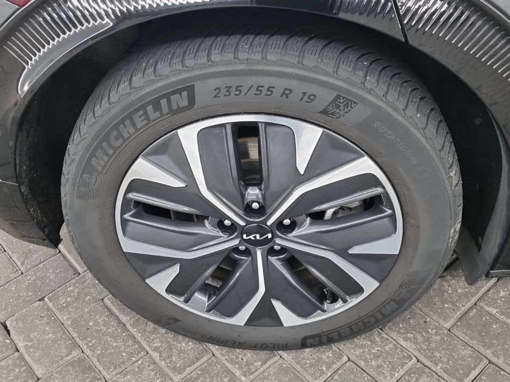 Kia EV6 77.4KWH 325КС. 4Х4 SOH-100% ДИСТРОНИК ОБДУХВАНЕ , снимка 13 - Автомобили и джипове - 54083560