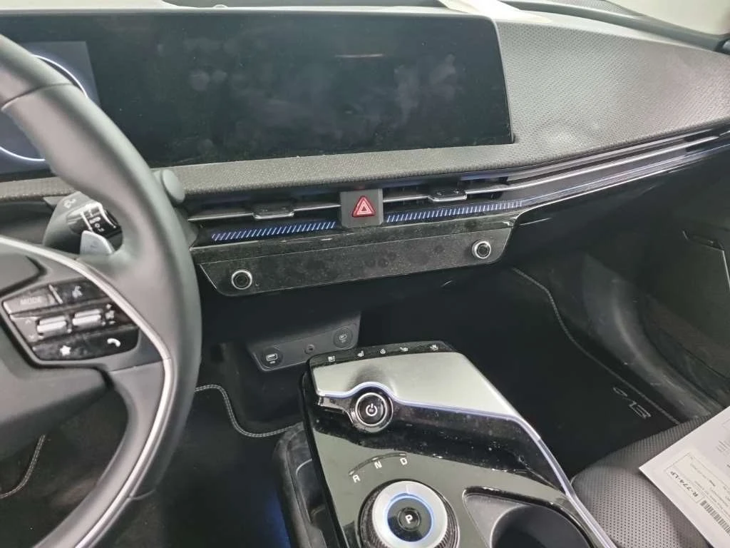 Kia EV6 77.4KWH 325КС. 4Х4 SOH-100% ДИСТРОНИК ОБДУХВАНЕ , снимка 11 - Автомобили и джипове - 54083560