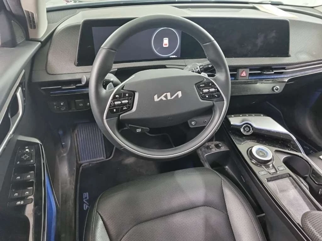 Kia EV6 77.4KWH 325КС. 4Х4 SOH-100% ДИСТРОНИК ОБДУХВАНЕ , снимка 8 - Автомобили и джипове - 54083560