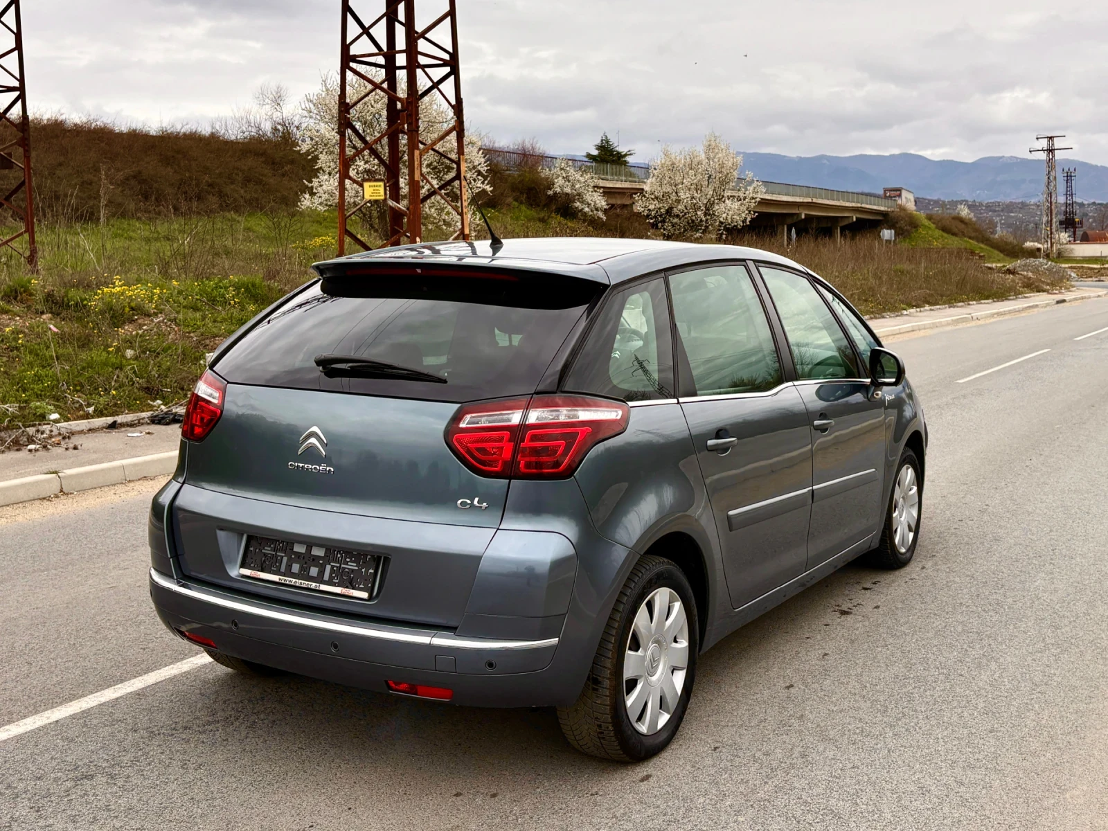 Citroen C4 Picasso 1.6i ФЕЙСЛИФТ#  Лед светлини#  Ексклузив#, снимка 3 - Автомобили и джипове - 54084579