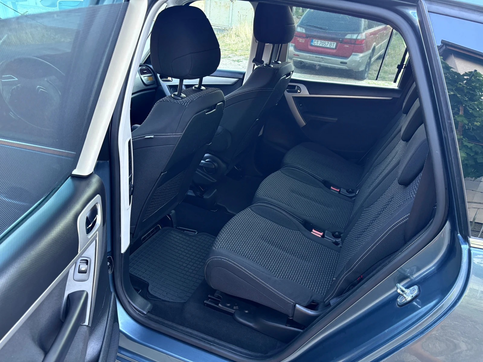 Citroen C4 Picasso 1.6i ФЕЙСЛИФТ#  Лед светлини#  Ексклузив#, снимка 9 - Автомобили и джипове - 54084579