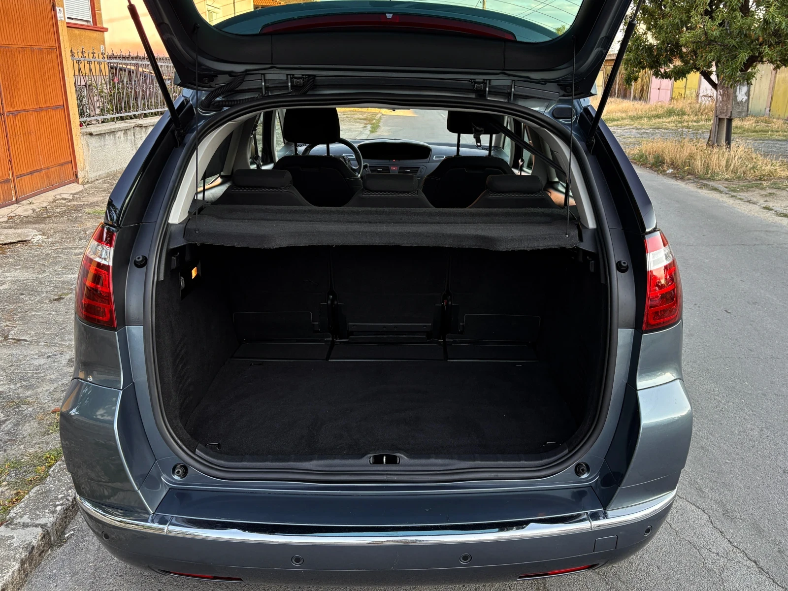 Citroen C4 Picasso 1.6i ФЕЙСЛИФТ#  Лед светлини#  Ексклузив#, снимка 13 - Автомобили и джипове - 54084579