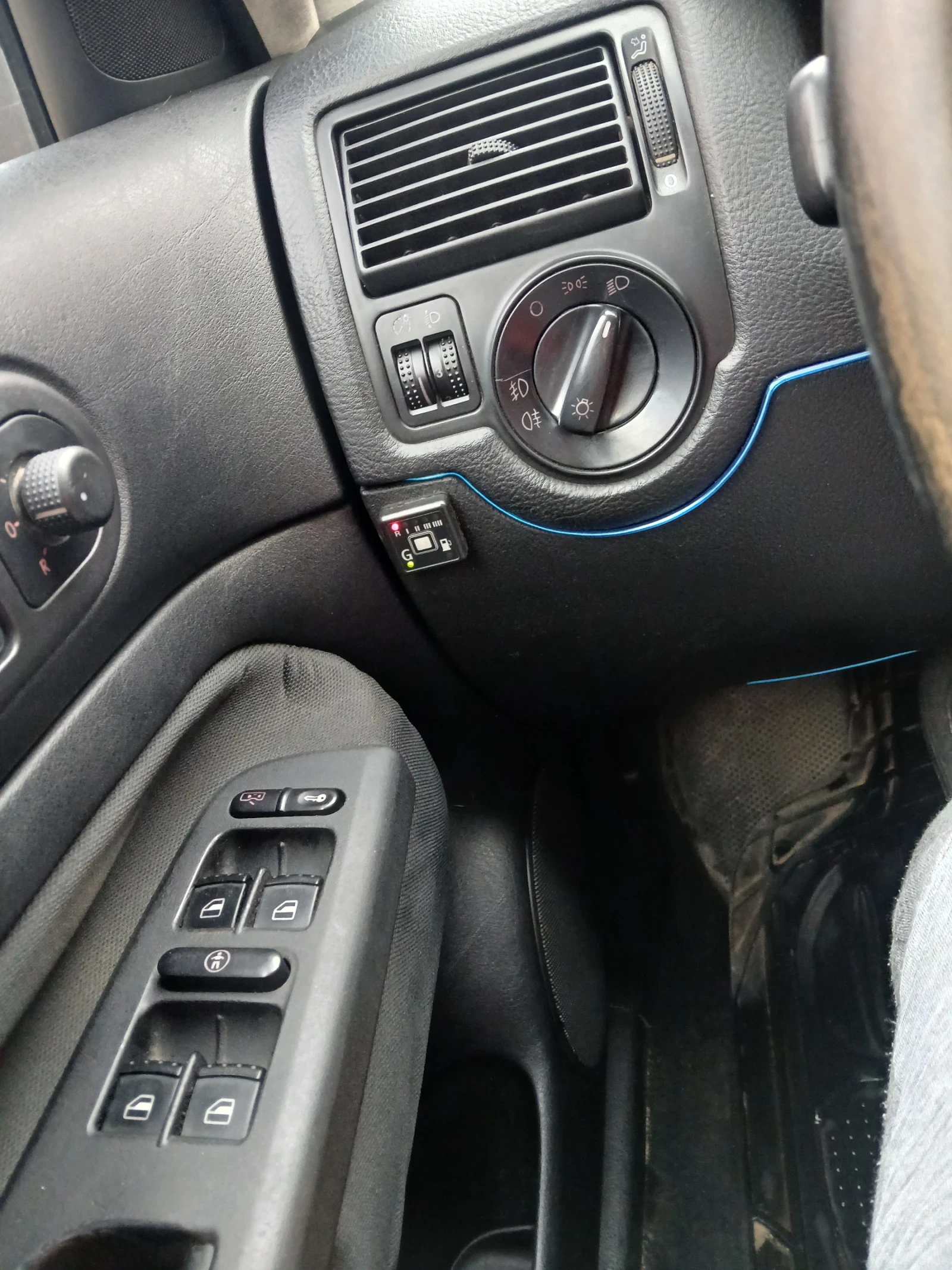 VW Golf AKL. Газ бензин 1.6, снимка 5 - Автомобили и джипове - 54164438