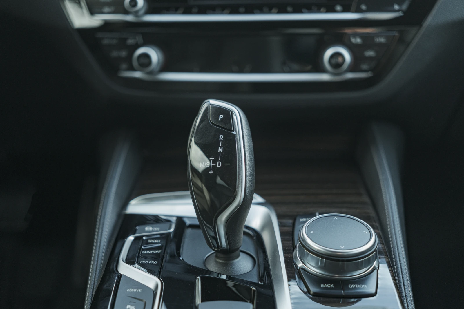 BMW 530E, снимка 13 - Автомобили и джипове - 54582875