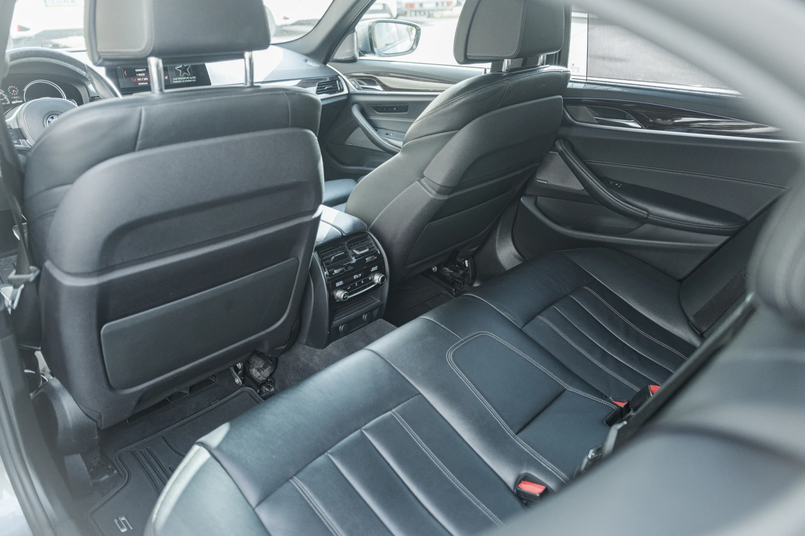 BMW 530E, снимка 17 - Автомобили и джипове - 54582875