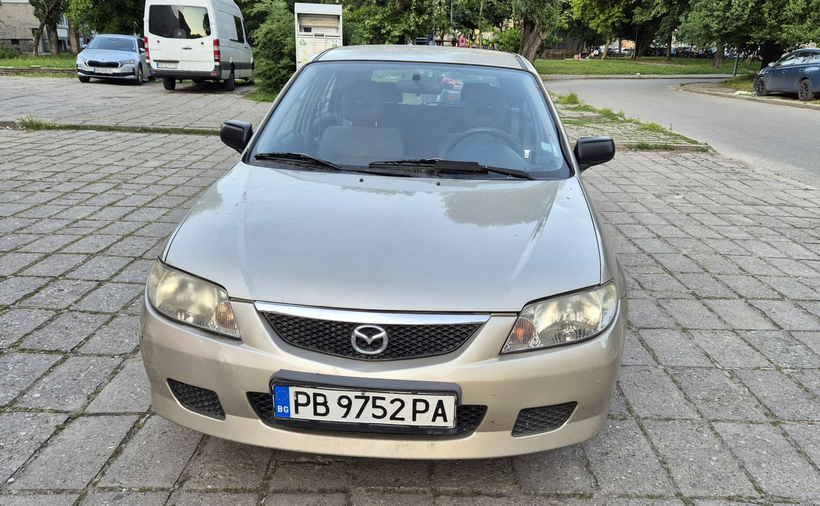 Mazda 323 F