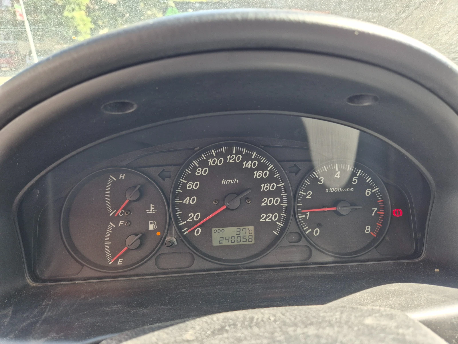 Mazda 323 F, снимка 4 - Автомобили и джипове - 55797831