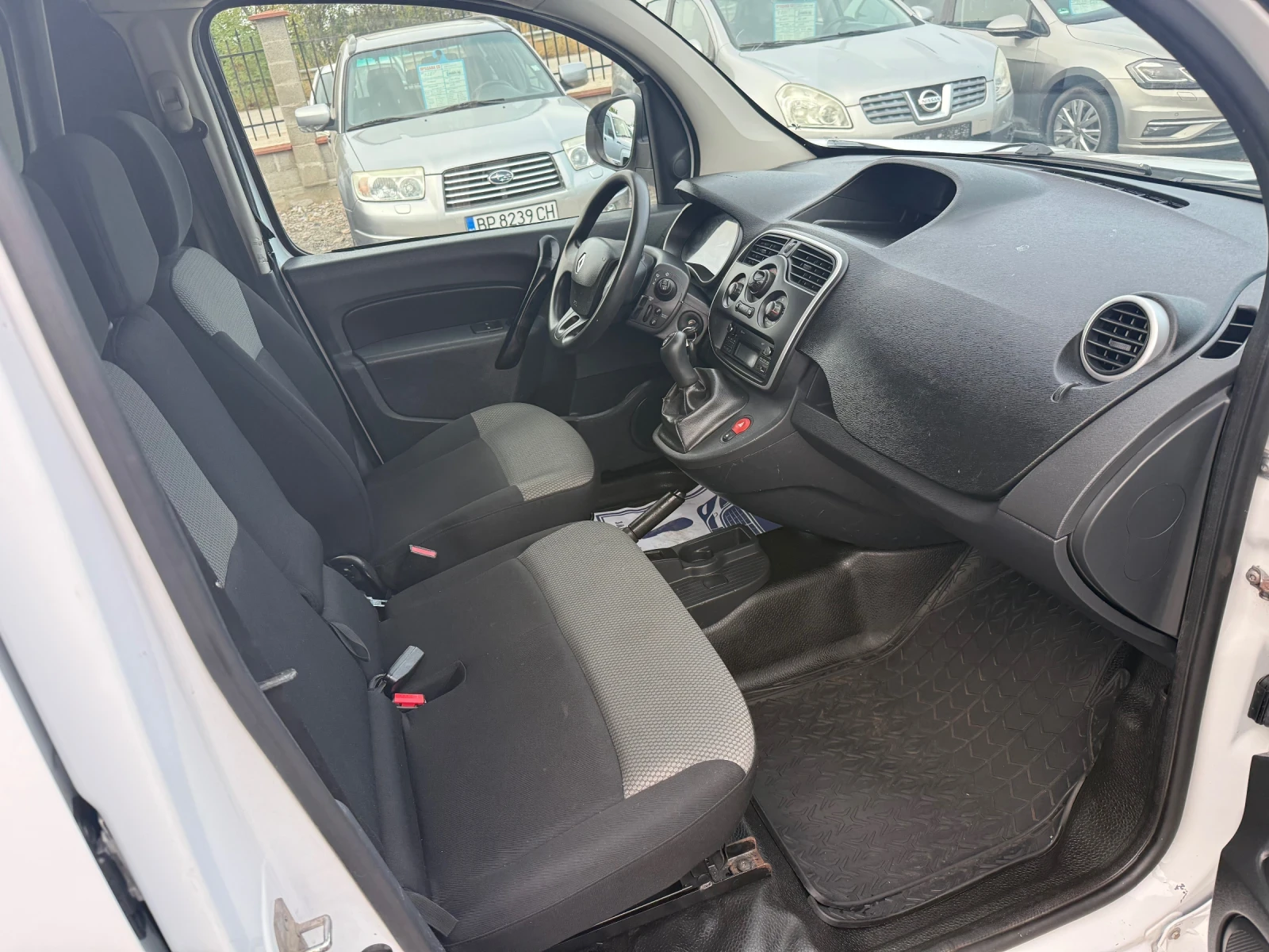 Renault Kangoo 1.5 DCI 70000kм, снимка 11 - Автомобили и джипове - 55868828