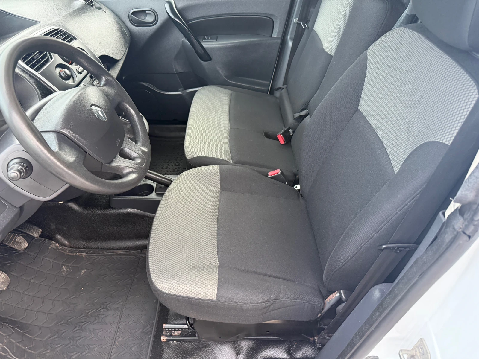 Renault Kangoo 1.5 DCI 70000kм, снимка 10 - Автомобили и джипове - 55868828