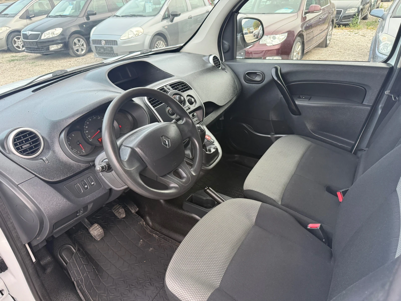 Renault Kangoo 1.5 DCI 70000kм, снимка 9 - Автомобили и джипове - 55868828