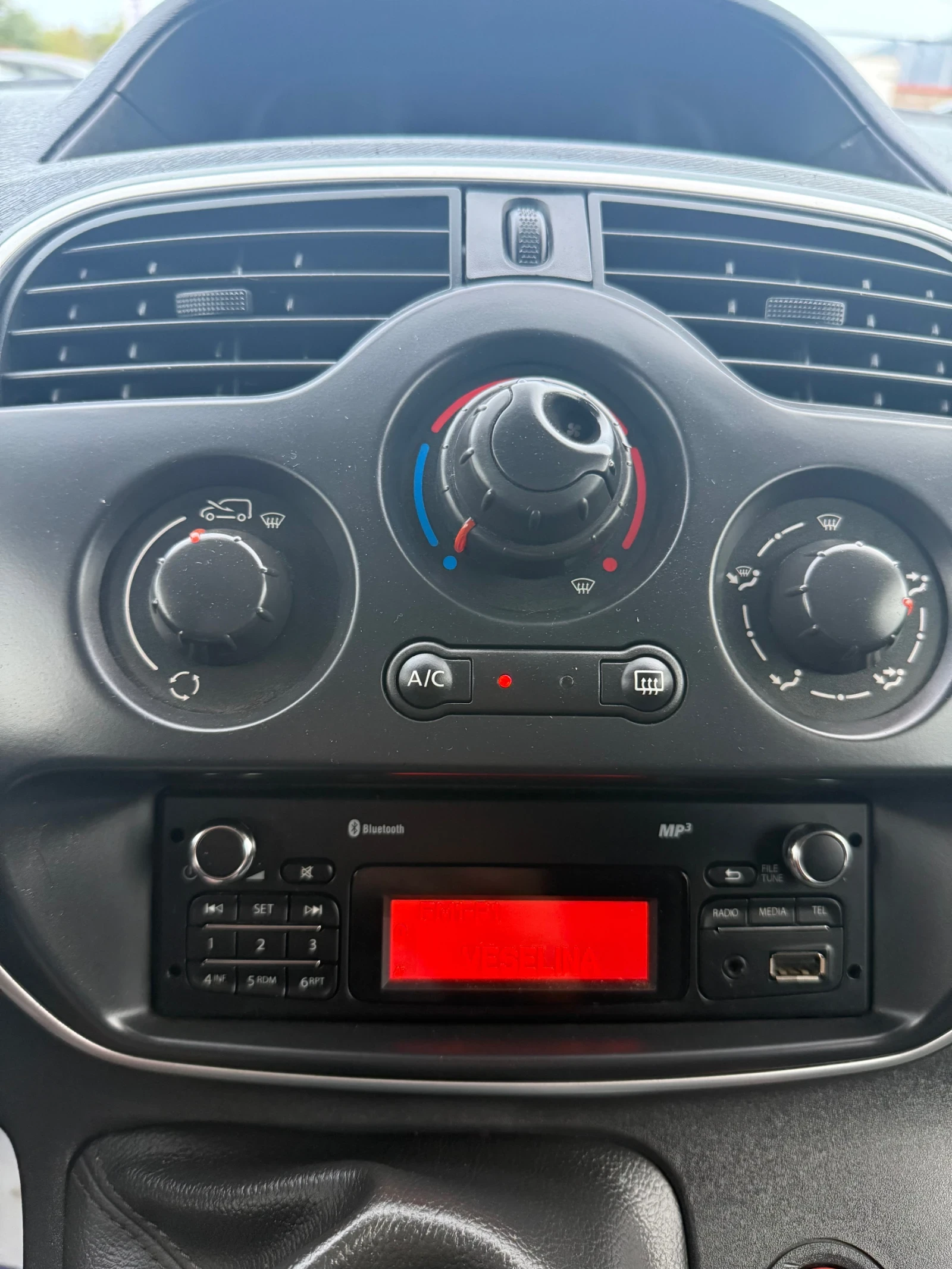 Renault Kangoo 1.5 DCI 70000kм, снимка 12 - Автомобили и джипове - 55868828