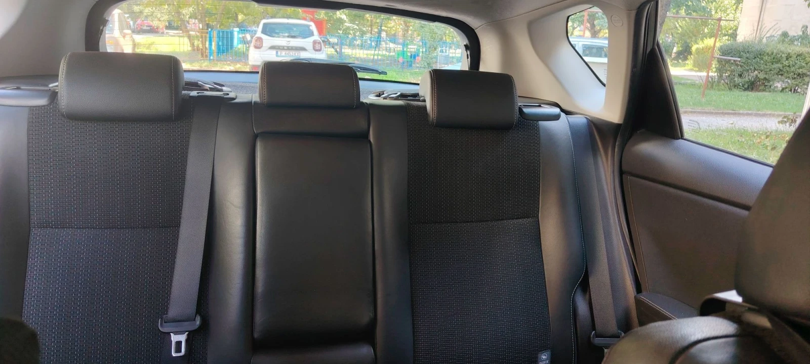 Toyota Auris, снимка 10 - Автомобили и джипове - 55988596