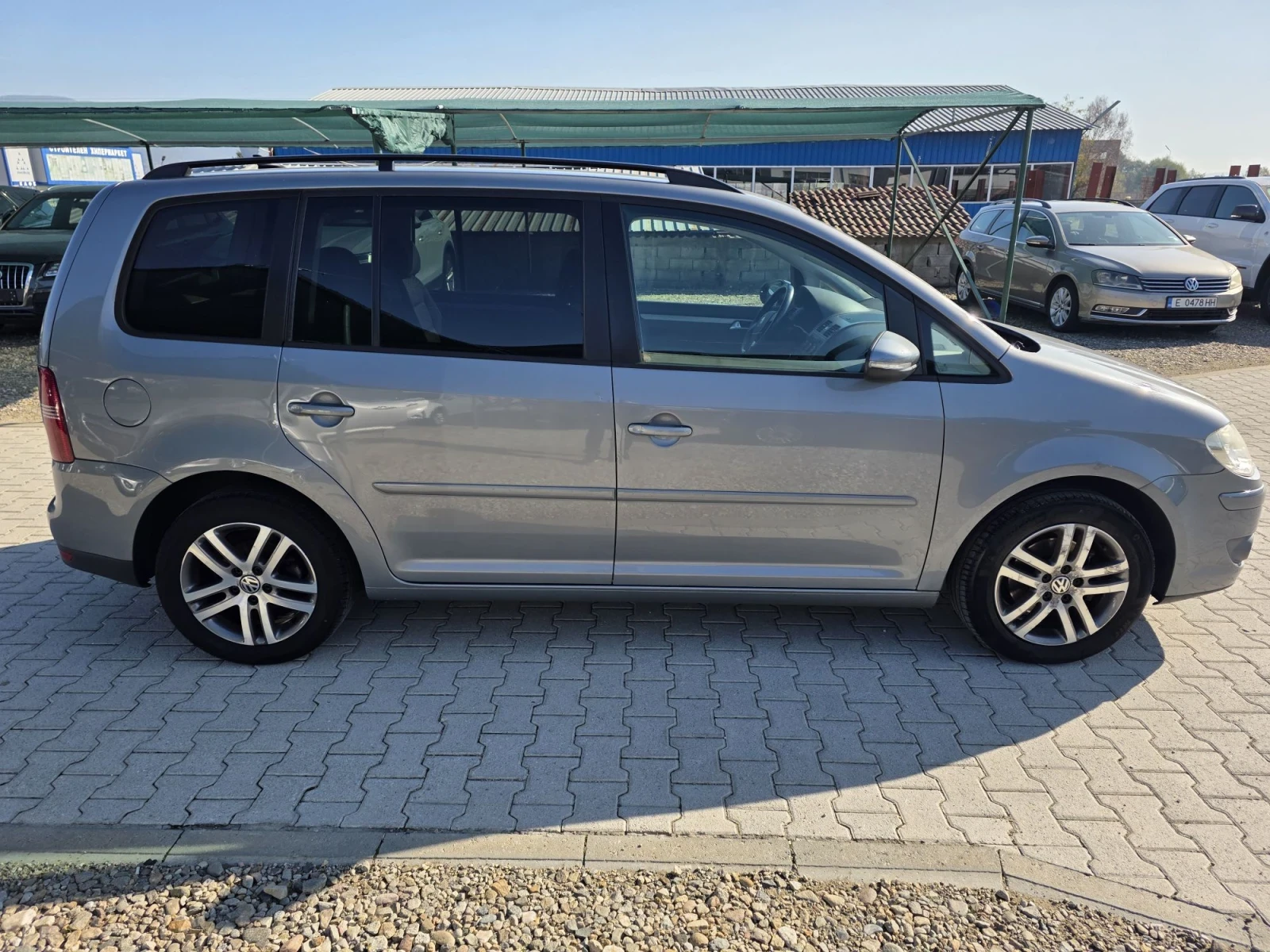 VW Touran 1.6i 102кс Лизинг, снимка 8 - Автомобили и джипове - 56562802