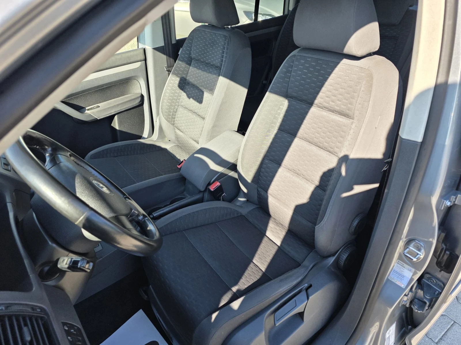 VW Touran 1.6i 102кс Лизинг, снимка 11 - Автомобили и джипове - 56562802