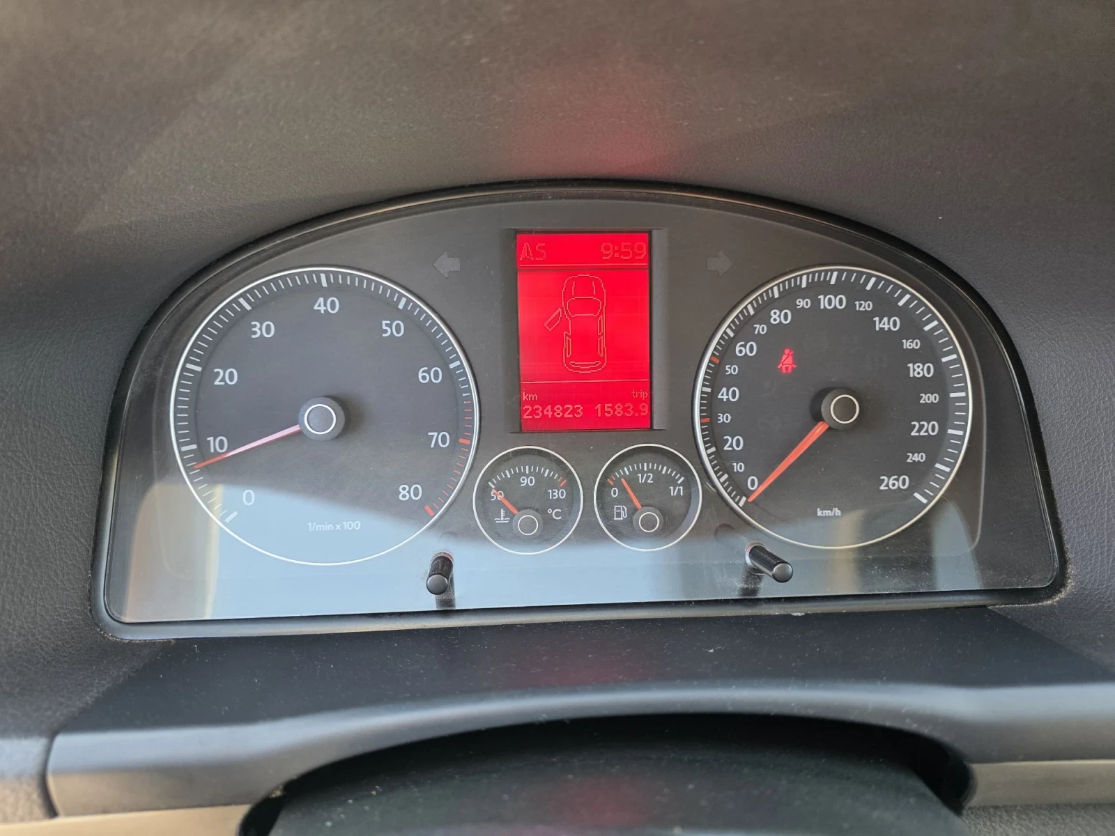 VW Touran 1.6i 102кс Лизинг, снимка 14 - Автомобили и джипове - 56562802