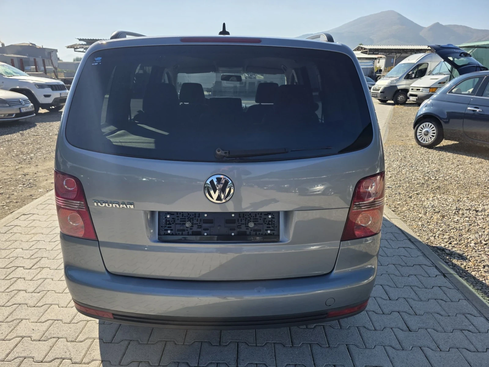 VW Touran 1.6i 102кс Лизинг, снимка 6 - Автомобили и джипове - 56562802